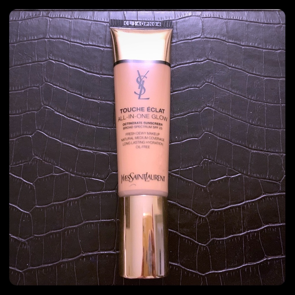 Ysl Touché Eclat All in One Glow Foundation -BD 40